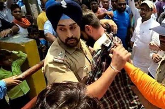 Sikh cop rescues Muslim boy from mob attack in India