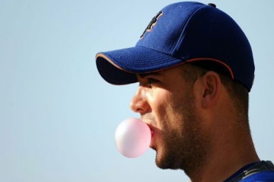 Walk and chew gum, it may keep you thin: study