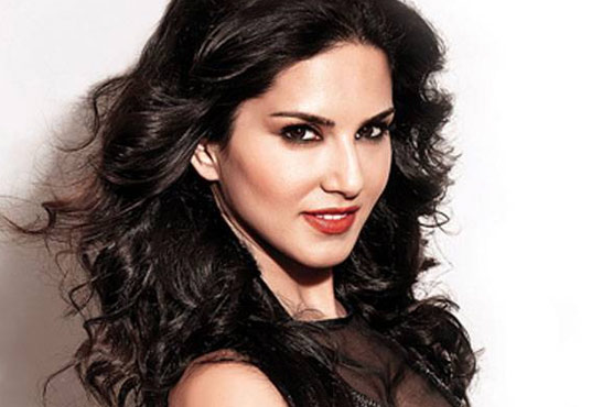 Sunny Leone makes crystal beaded drawing for daughter