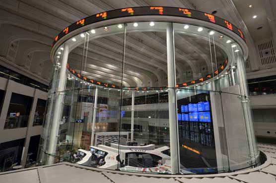 Tokyo stocks close higher as investors wait for US vote