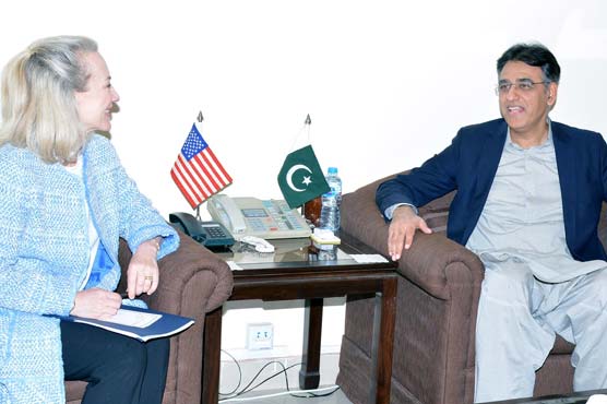 Asad Umar shares PTI govt's vision with Alice Wells