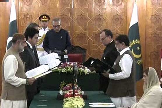 وفاقی کابینہ مزید پھیل گئی، 5 وفاقی وزراء نے صدر مملکت سے حلف اٹھالیا