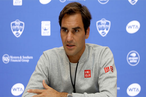 Federer reveals long-standing hand injury
