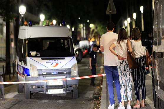 7 wounded including 2 British tourists in Paris knife attack