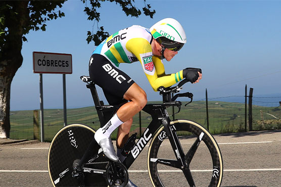 Dennis wins time trial as Yates extends Tour of Spain lead