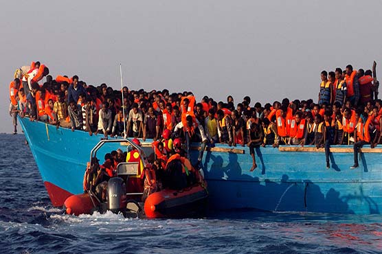 Italy government adopts anti-migrant decree