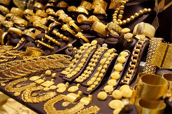 Gold rate down by Rs 900 per tola