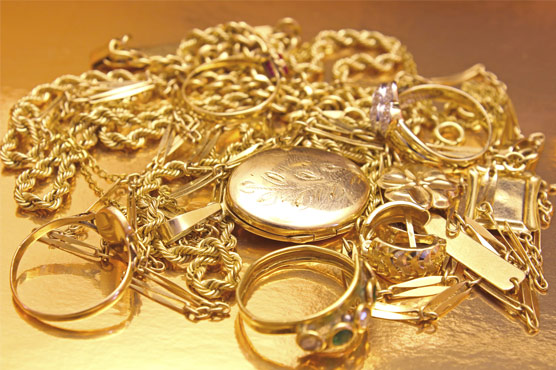 Gold price drops by Rs 1000