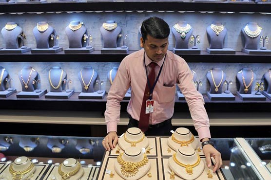 Indian gold prices hit record high on global cues, weak rupee 