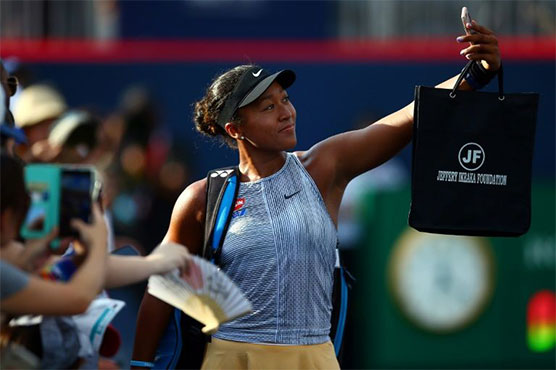 Osaka advances to ensure Barty out as No. 1, Serena wins