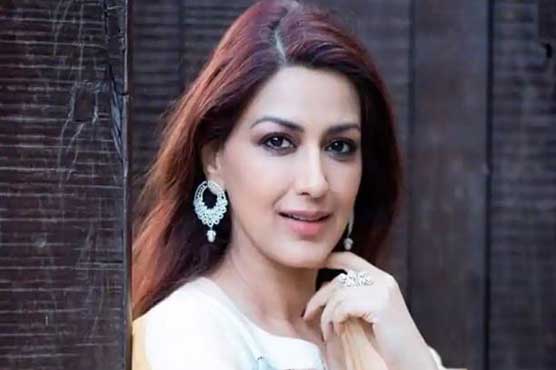 Sonali returns to showbiz after cancer treatment