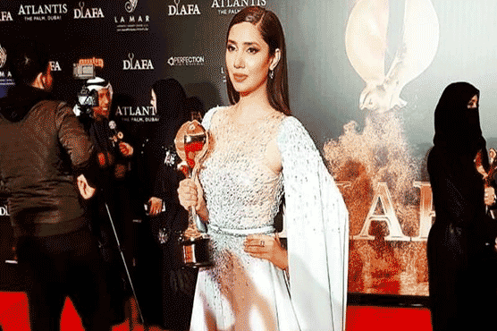 Mahira Khan wins International Icon award at DIAFA
