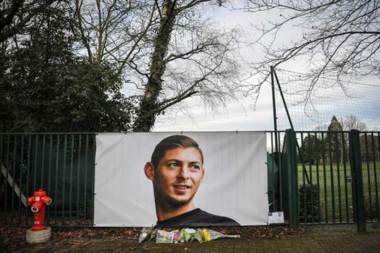Cardiff striker Sala presumed dead as rescuers suspend sea search