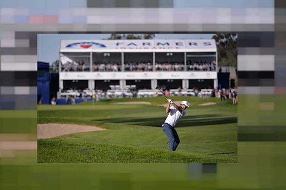 Late troubles leave Rose three ahead of Scott at Torrey Pines