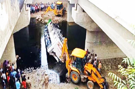 29 killed in bus crash on Indian expressway
