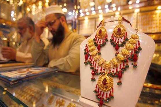 Gold price soars by Rs1000 per tola to Rs82,600