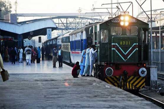 Pakistan Railways decides not to run new trains owing to frequent accidents