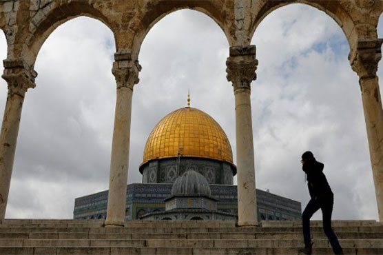 Al-Aqsa officials to defy Israeli court over prayer