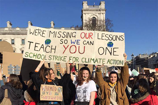 Hundreds of thousands join world youth climate demo