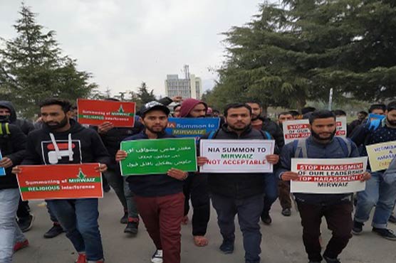 Protest in Kashmir University against Mirwaiz summon, teacher’s custodial death