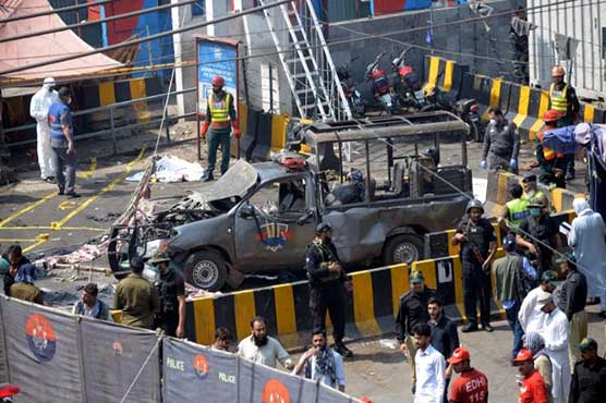 Celebrities and politicians condemn Data Darbar blast