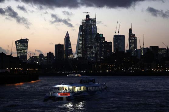 UK lawmakers want bank payments 'speed bump' to stop scammers