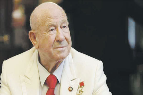 First man to perform spacewalk dies