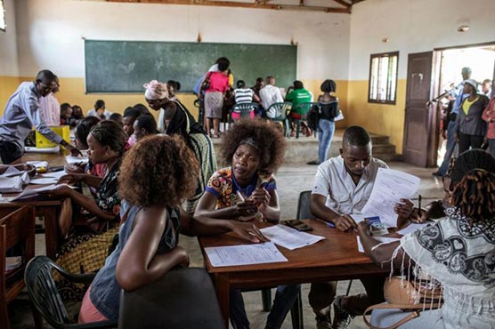 Mozambique votes in tense election after violent campaign