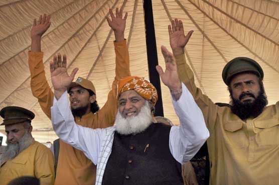 Decision taken to stop Fazlur Rehman's Azadi March outside Islamabad