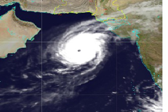 Hundreds evacuated to safe zone as cyclone Kyarr hits Karachi