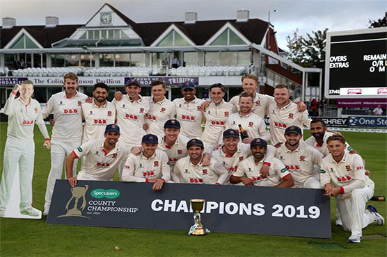Essex hold off Somerset to win County Championship