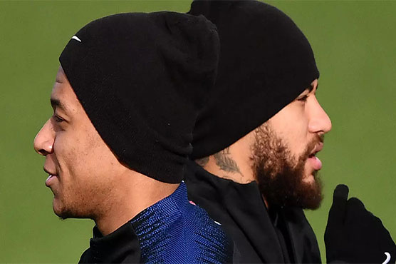 French footballers strike deal to reduce wages