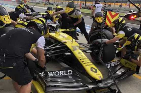 Renault break curfew to fix Ricciardo's car
