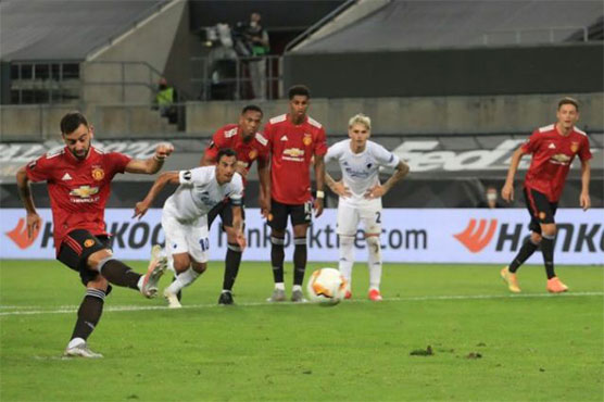 Fernandes penalty lifts Man Utd past dogged Copenhagen