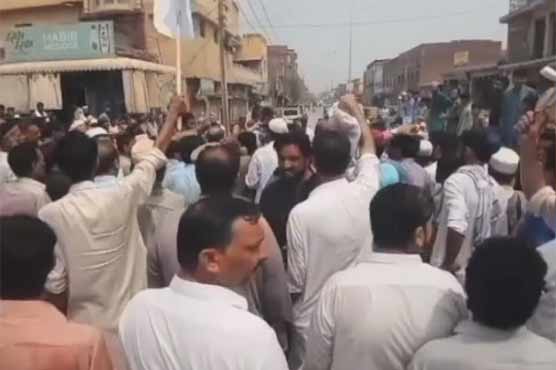 Citizens protest against long power outages in Peshawar