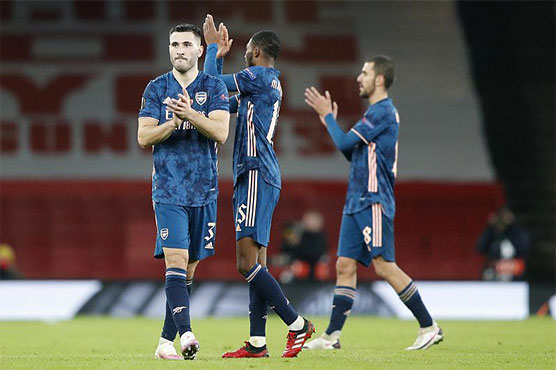 Arsenal win on fans' return to top level football in England