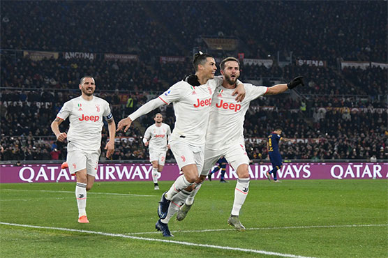 Ronaldo continues scoring streak to put Juve top of Serie A