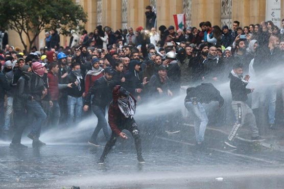 Scores wounded as security forces, protesters clash in Beirut