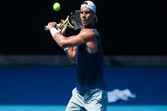 Nadal launches bid to equal Federer's Slams record