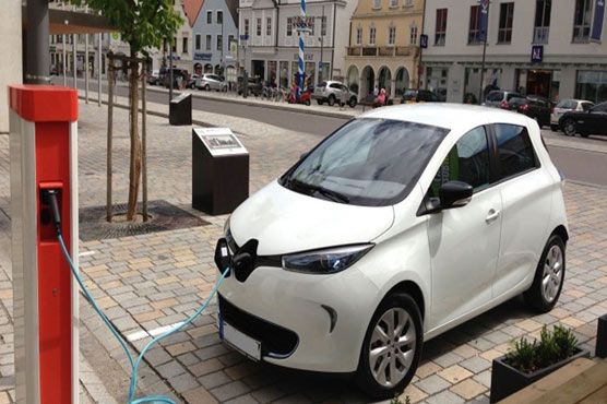 UK may pay drivers to replace combustion cars with EVs