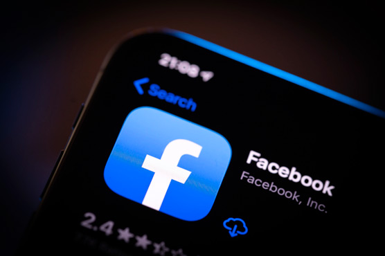 Facebook is testing a dark mode in its mobile app