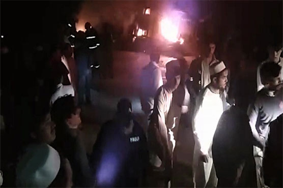 Two burnt alive as oil tanker overturns and catches fire in Karak