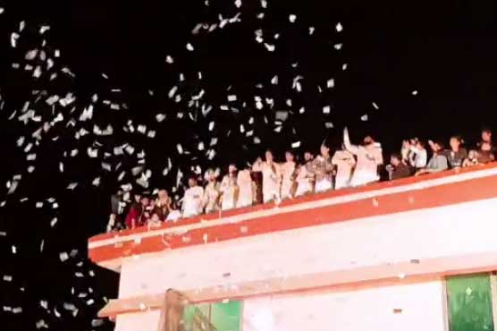 Youngsters shower Rs1 mln during a wedding ceremony