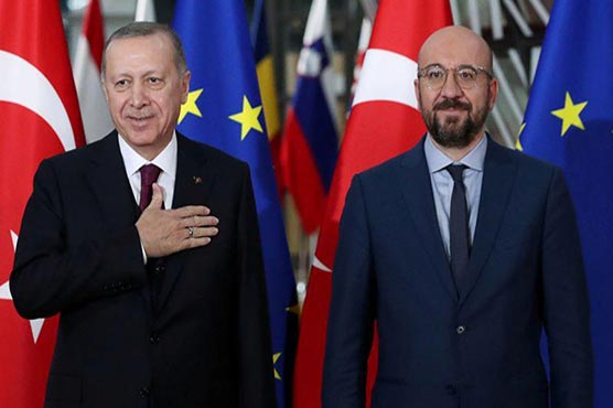 Turkey defies EU pressure to shut border, says to host migration summit