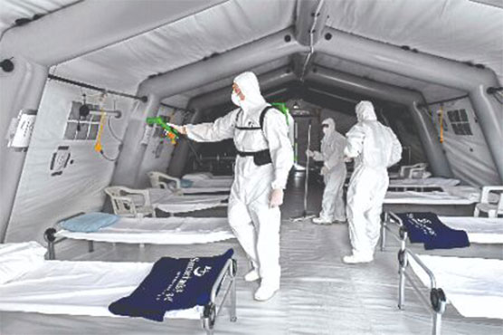 Italy mulls further crackdown with no virus peak in sight