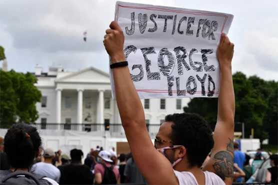 Protests at White House over black man's death in police custody