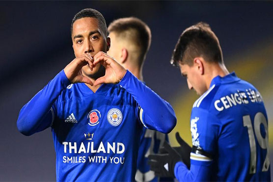 Leicester power into second place, Fulham earn first win