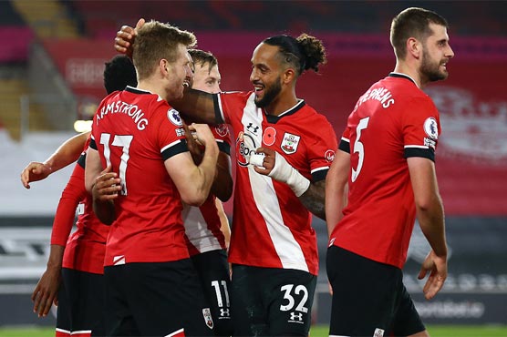 Southampton go top with 2-0 win over Newcastle