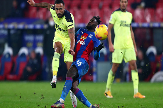 Newcastle strike late to down Crystal Palace
