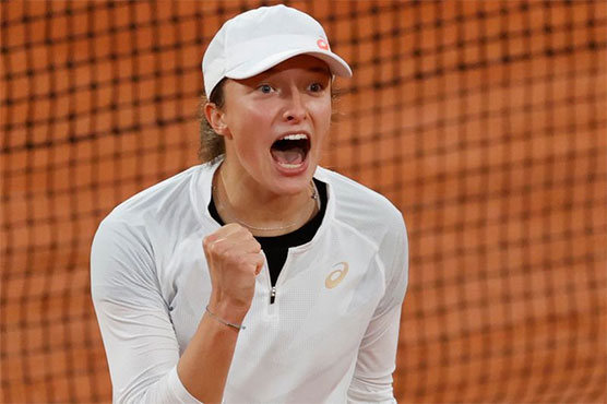 'Surprised' Swiatek stuns Halep to reach Roland Garros quarter-finals